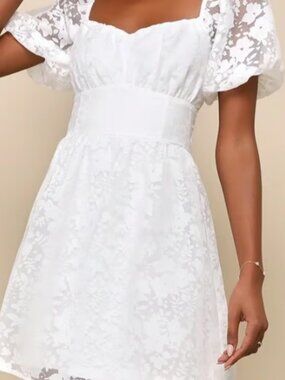 WOMEN'S LULUS FLORAL BURNOUT PUFF SLEEVE MINI DRESS *(M 6-8)*